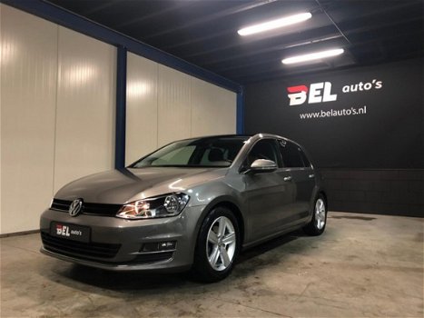 Volkswagen Golf - 1.6 TDI Highline Panoramadak, Stoelverwarming, Trekhaak, Lage KM, LM velgen - 1