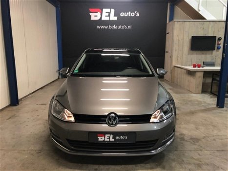 Volkswagen Golf - 1.6 TDI Highline Panoramadak, Stoelverwarming, Trekhaak, Lage KM, LM velgen - 1