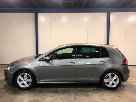 Volkswagen Golf - 1.6 TDI Highline Panoramadak, Stoelverwarming, Trekhaak, Lage KM, LM velgen - 1