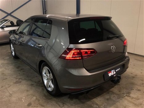 Volkswagen Golf - 1.6 TDI Highline Panoramadak, Stoelverwarming, Trekhaak, Lage KM, LM velgen - 1