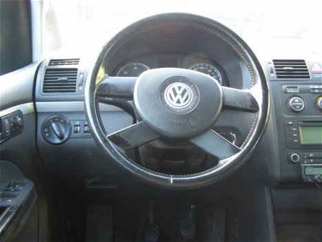 Volkswagen Touran - 2.0 TDI Trendline met trekhaak - 1