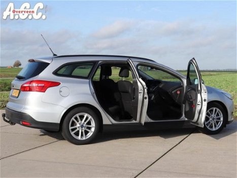 Ford Focus - 1.5 TDCi Trekhaak Navi Airco PDC Cr.Control - 1