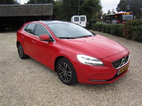 Volvo V40 - 2.0 D2 Momentum LED Leder Navi Harman/Kardon - 1