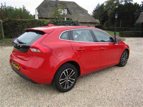 Volvo V40 - 2.0 D2 Momentum LED Leder Navi Harman/Kardon - 1