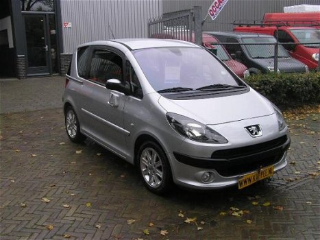 Peugeot 1007 - 1.6-16V Sporty 94d km nap 1e eigenaar airco sturbekr nieuwe apk - 1