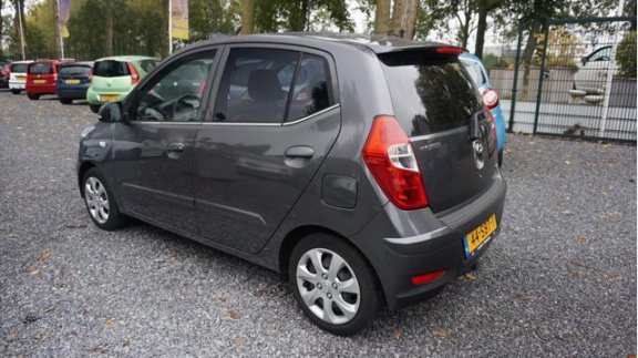 Hyundai i10 - 1.2 i-Motion Cool zeer luxe uitvoering nieuw-model met airco 4x el-ramen cv ondh-boekj - 1