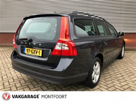 Volvo V70 - 2.0 Momentum Lederen bekleding/Navigatie/Parkeer sensoren/Climate Control - 1