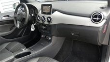 Mercedes-Benz B-klasse - 200 156pk Automaat ( Navi , 17"L.M , Climate Control )