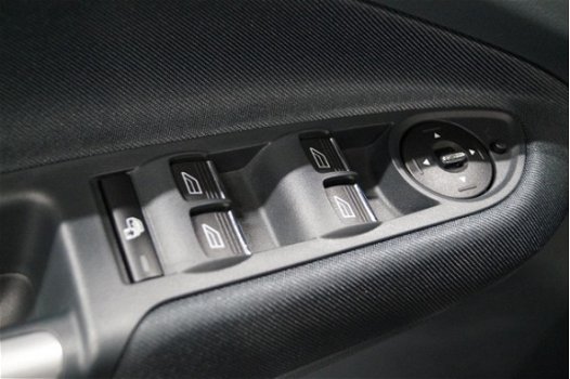 Ford C-Max - 1.0 EcoBoost 125pk Edition+ Navigatie Parkeeersensoren Camera Trekhaak - 1
