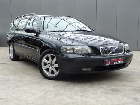 Volvo V70 - 2.4 D5 Comfort Line * YOUNGTIMER - 1