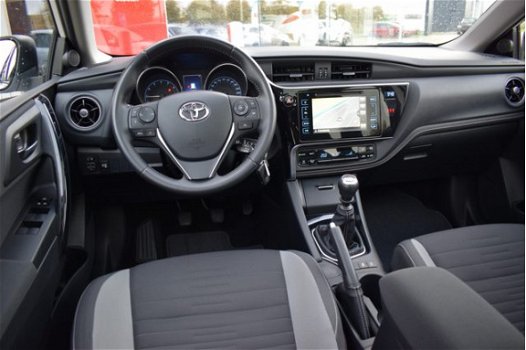 Toyota Auris Touring Sports - 1.2T Trend 116pk | Trekhaak | Panoramadak | Navigatie | Cruise | 6-bak - 1