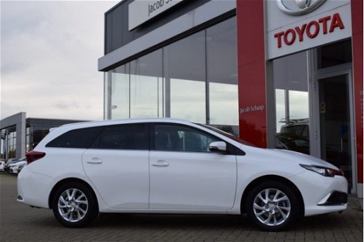 Toyota Auris Touring Sports - 1.2T Trend 116pk | Trekhaak | Panoramadak | Navigatie | Cruise | 6-bak - 1