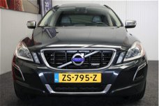 Volvo XC60 - 2.4D AWD R-Design LEDER PANORAMA SCHUIF/KANTEL DAK AFN. TREKHAAK PDC ZEER MOOI