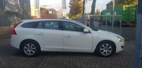 Volvo V60 - 1.6 DRIVe Kinetic, 1e Eig, Xenon, Leder, NW Distributie - 1