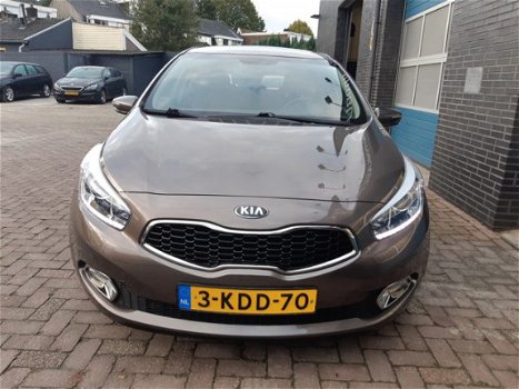 Kia Cee'd - 1.6 GDI Plus Pack Navi/Camera/17