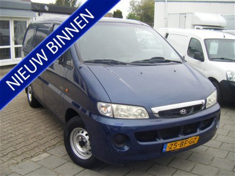 Hyundai H 200 - 2.5 TD VOORZIEN VAN BIJRIJDERSBANKJE + TREKHAAK BTW VRIJ - 1