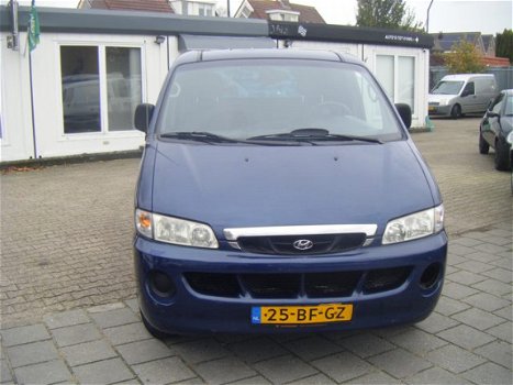 Hyundai H 200 - 2.5 TD VOORZIEN VAN BIJRIJDERSBANKJE + TREKHAAK BTW VRIJ - 1