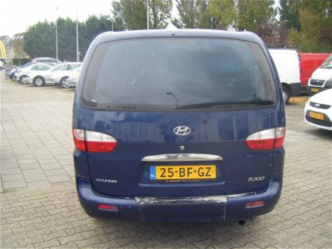 Hyundai H 200 - 2.5 TD VOORZIEN VAN BIJRIJDERSBANKJE + TREKHAAK BTW VRIJ - 1