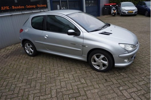 Peugeot 206 - 1.4-16V Quiksilver - 1