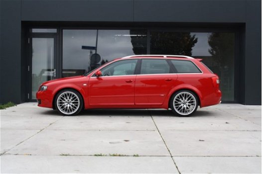 Audi A4 Avant - 1.8 T 2 x S-Line // 19