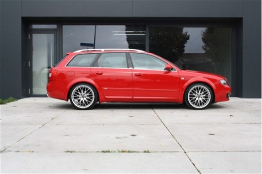 Audi A4 Avant - 1.8 T 2 x S-Line // 19