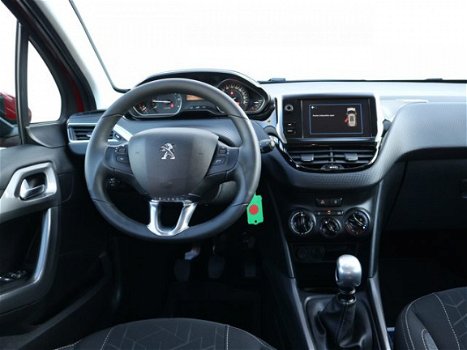 Peugeot 2008 - SUV 1.2 130 pk Active Navigatie / Parkeersensoren / Airco - 1
