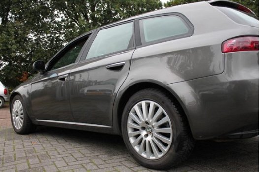 Alfa Romeo 159 Sportwagon - 1.9 JTD Q-Tronic Bns Automaat Leer - 1