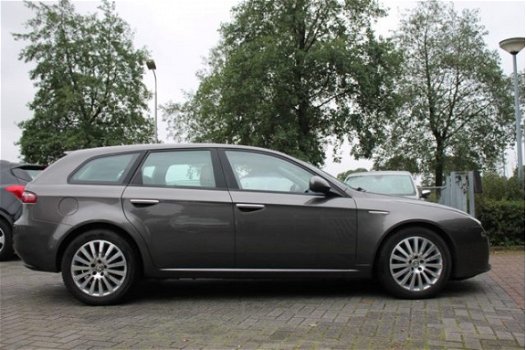 Alfa Romeo 159 Sportwagon - 1.9 JTD Q-Tronic Bns Automaat Leer - 1