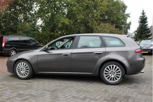 Alfa Romeo 159 Sportwagon - 1.9 JTD Q-Tronic Bns Automaat Leer - 1