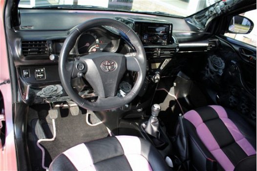 Toyota iQ - 1.0 VVTi Aspiration | Custom Pink | Roze Edition | Vele Extra's - 1