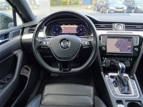 Volkswagen Passat - 1.4 TSI GTE Connected Series Plus VIRTUAL COCKPIT I GLAZEN DAK I VOL LEER I NAV - 1