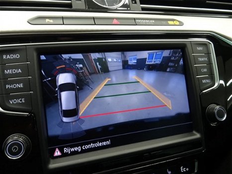 Volkswagen Passat - 1.4 TSI GTE Connected Series Plus VIRTUAL COCKPIT I GLAZEN DAK I VOL LEER I NAV - 1