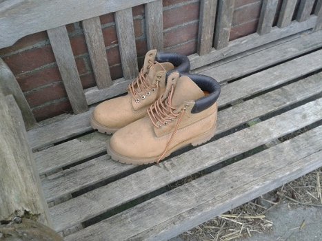 nieuw paar stevige schoenen - 1