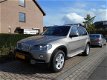 BMW X5 - 3.0D AUT. SPORT MASSAGE/HEAD-UP/KEYLESS/PANORAMADAK/COMFORT-ZETELS - 1 - Thumbnail