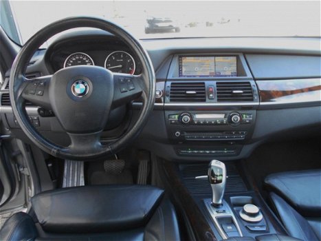 BMW X5 - 3.0D AUT. SPORT MASSAGE/HEAD-UP/KEYLESS/PANORAMADAK/COMFORT-ZETELS - 1