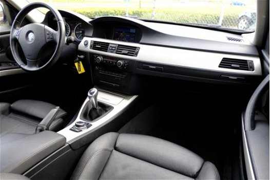 BMW 3-serie Touring - 318i Luxury Line Navi/Leder/Xenon/Sportstoelen - 1
