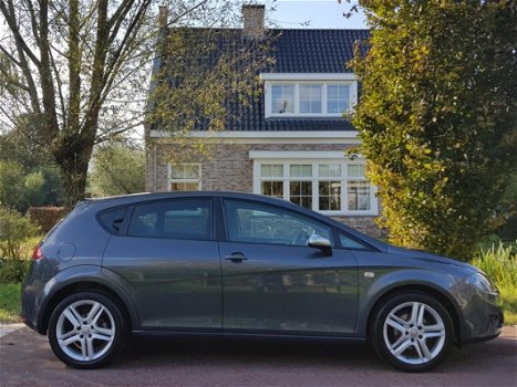 Seat Leon - 1.6 Sport 101.000km / Dealer ond./ Nieuwstaat EINDEJAARS-SALE - 1