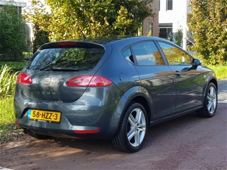 Seat Leon - 1.6 Sport 101.000km / Dealer ond./ Nieuwstaat EINDEJAARS-SALE - 1