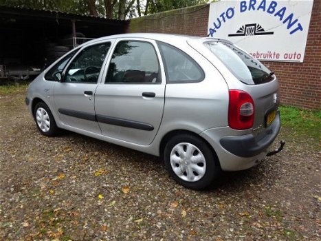 Citroën Xsara Picasso - 1.8i-16V Différence 2 - 1