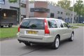 Volvo V70 - 2.4 170PK LEDER/NAVIGATIE DEALER ONDERHOUDEN - 1 - Thumbnail