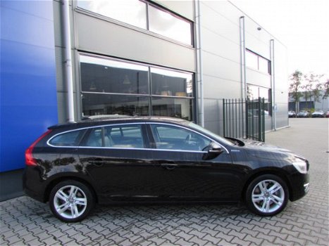 Volvo V60 - 2.4 D6 Twin Engine Summum - 1