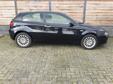 Alfa Romeo 147 - 1.6 CLIMA LEER NAVI ONDERHOUDSHISTORIE - 1