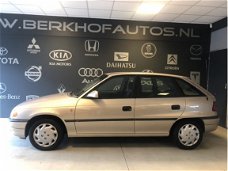 Opel Astra - 1.6i-16V Season