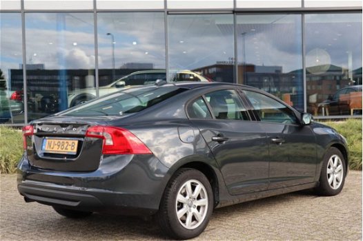 Volvo S60 - 1.6 D2 Momentum | Navigatie | Parkeersensoren | Cruise Control - 1