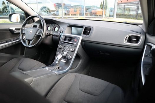 Volvo S60 - 1.6 D2 Momentum | Navigatie | Parkeersensoren | Cruise Control - 1