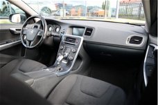 Volvo S60 - 1.6 D2 Momentum | Navigatie | Parkeersensoren | Cruise Control