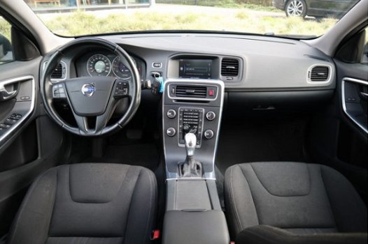 Volvo S60 - 1.6 D2 Momentum | Navigatie | Parkeersensoren | Cruise Control - 1