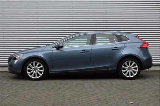 Volvo V40 - D2 115PK Summum Panoramadak Leder 17