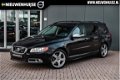 Volvo V70 - 2.5FT R-Design / Leder / Dealeronderhouden / Parkeersensoren / Stoelverwarming - 1 - Thumbnail