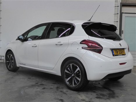 Peugeot 208 - 1.2 110pk Tech Ed.| Navi, Camera, PDC, Pano dak, zelf parkeren - 1